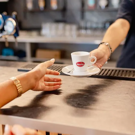 Отель Blumarine Розето-дельи-Абруцци